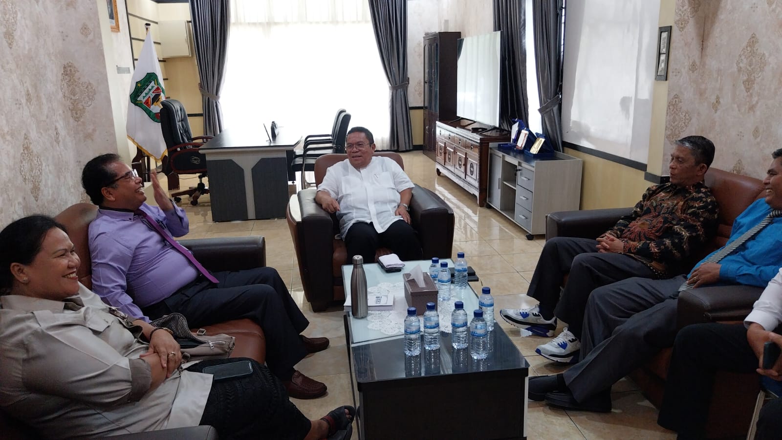 BINCANG: Pengurus Pusat HKI saat berbincang-bincang dengan Wali Kota Pematang Siantar Wesly Silalahi.