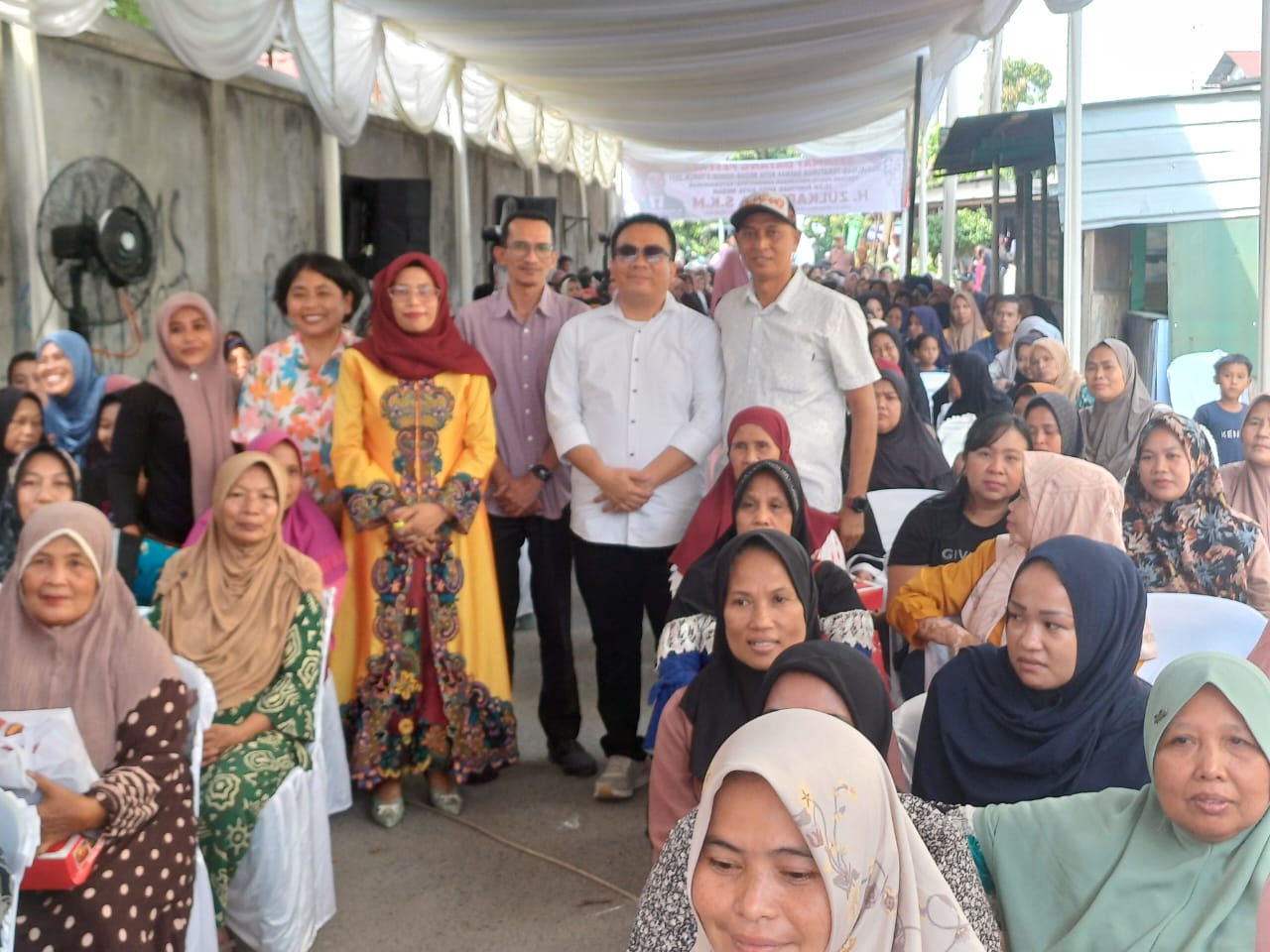 SOSPER: Wakil Ketua DPRD Kota Medan, Zulkarnaen S.K.M menggelar Sosialisasi Perda Kota Medan di Kelurahan Mabar, Sabtu (14/6/2025). (Dok: Markus Pasaribu/Sumut Pos)