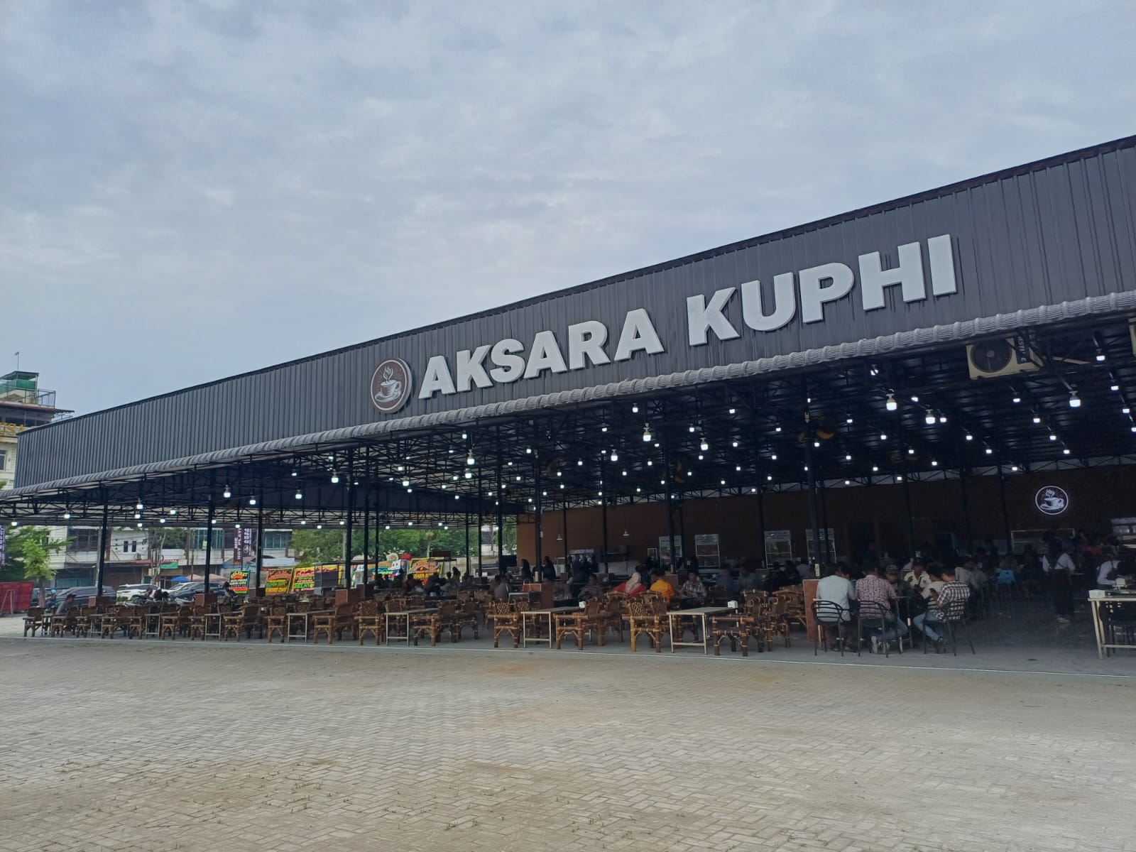 BEROPERASI: Ramaikan kuliner Kota Medan, Aksara Kuphi resmi beroperasi. foto: Markus Pasaribu/Sumut Pos