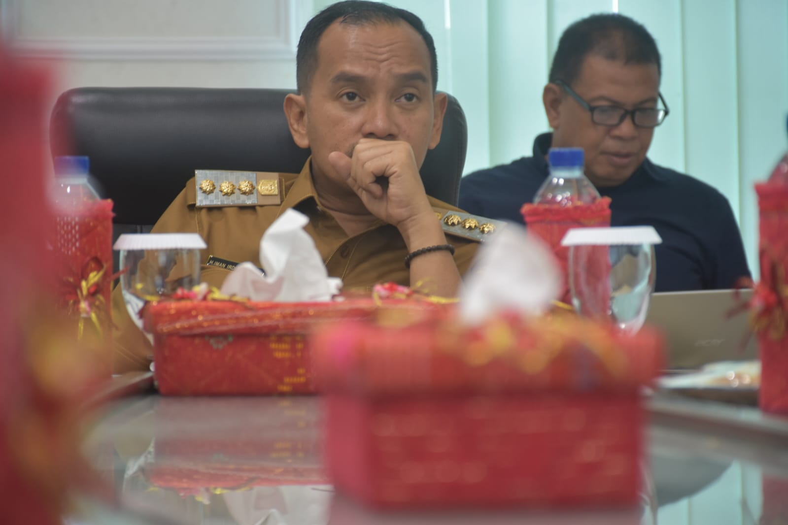 RAKOR: Wali Kota Tebingtinggi Iman Irdian Saragih didampingi OPD terkait dan TPID Kota Tebingtinggi mengikuti rakor secara virtual bersama Sekjan Mendagri RI. ISTIMEWA/SUMUTPOS.CO