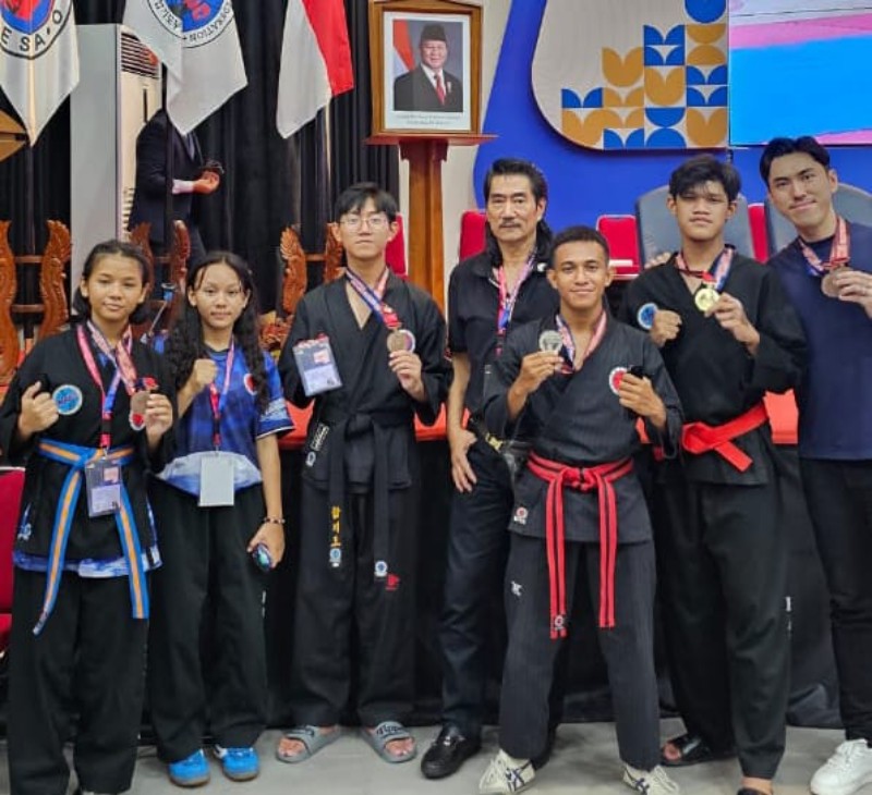 Pelatih Hapkido Sumut Weng Lie bersama atletnya yang tampil pada 2nd Southseast Asia Hapkido Union (SEAHU) 2025 di Yogyakarta, 14-16 Juni 2025. (Dok Pribadi)