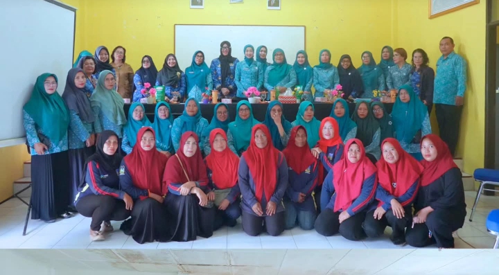 PERSIAPAN: Ketua TP PKK Kota Tebingtinggi, Susmira Dewanti Iman Irdian Saragih didampingi Rahmaita Chairil Mukmin Tambunan ketika melakukan persiapan HKG  ISTIMEWA/SUMUT POS