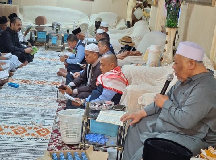 AMU: Mantan Kepala Pendidikan Mekkah, Kerajaan Arab Saudi, Syekh DR H Muhammad Al Ghoni  Al Andinisi Hasibuan, MA menjamu Jamaah Haji Kloter 19 KNO Asal Kabupaten Labuhanbatu (ist)