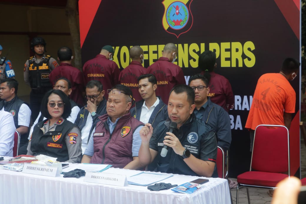 KURIR: Polda Sumut saat mengungkap sindikat narkoba dngan merekrut PMI menjadi kurir sabu. Sumut Pos/Dokumen Pribadi