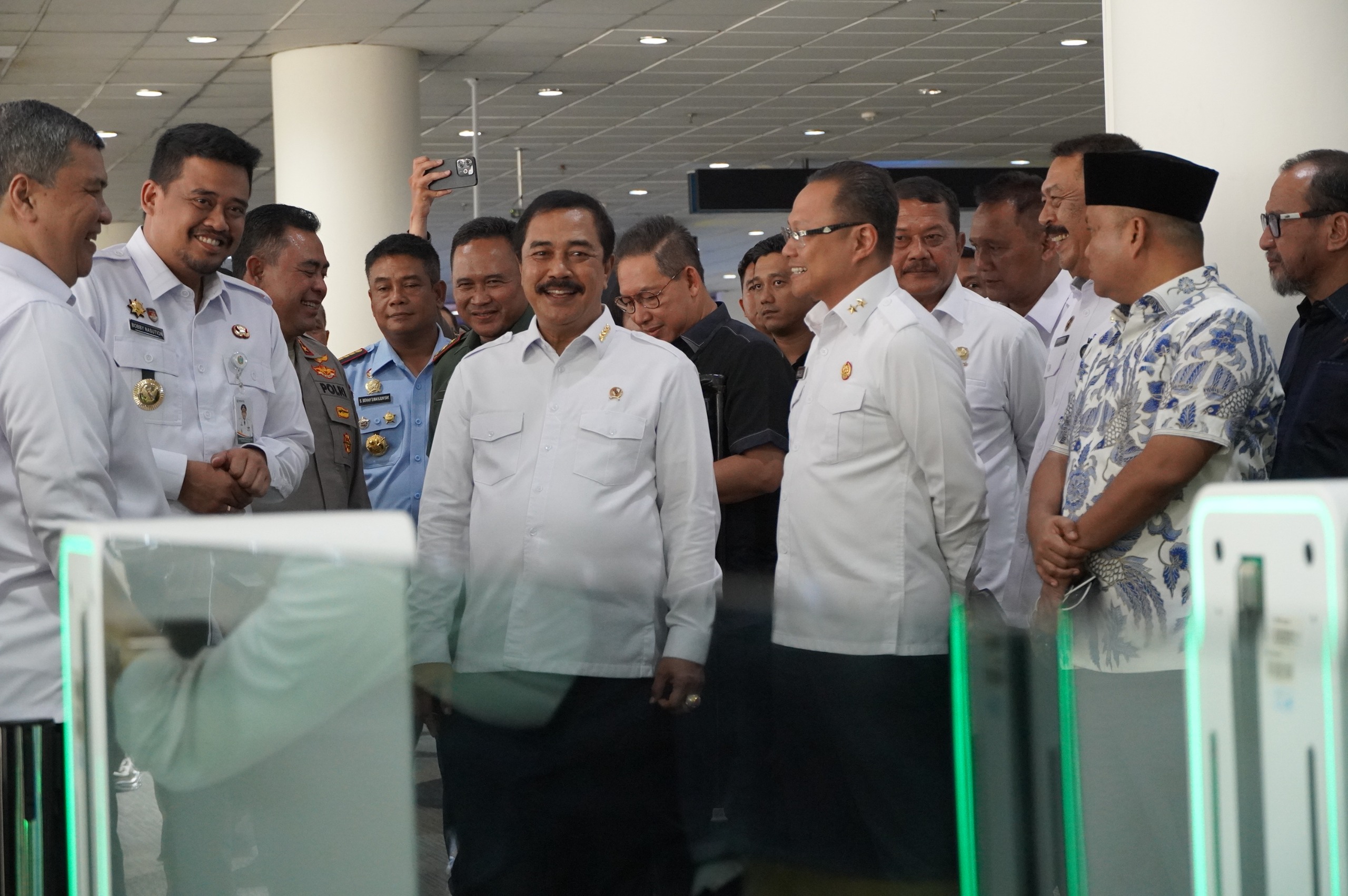 RESMI: Menteri Imigrasi dan Pemasyarakatan, Komjen Pol (Purn.) Drs Agus Andrianto, meresmikan pengoperasian Autogate dan Immigration Lounge di Bandara Kualanamu, Selasa (24/6/2025).