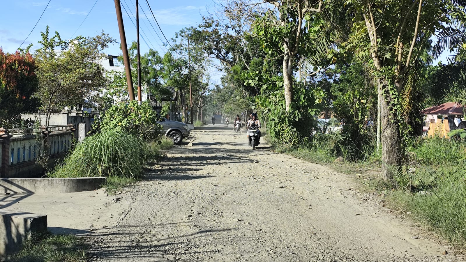 RUSAK: Jalan Sei Wampu di Tanjungpura Langkat rusak parah.Istimewa/Sumut Pos