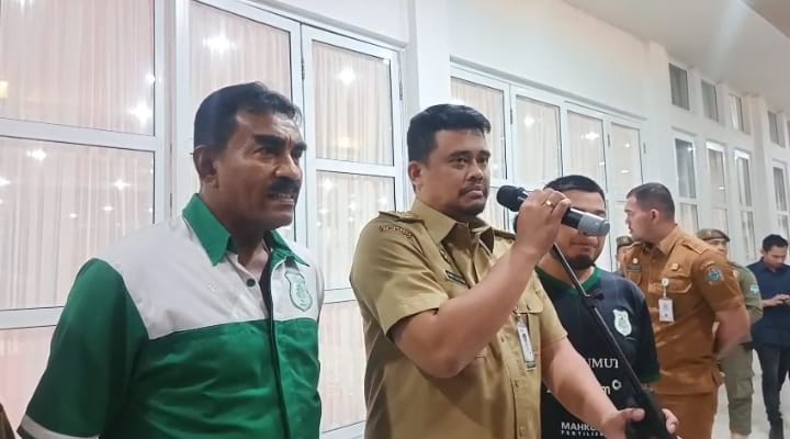 PERTEMUAN: Bobby Nasution  melakukan diskusi dengan pengurus PSMS Medan. foto: Ikhsan/Sumut Pos
