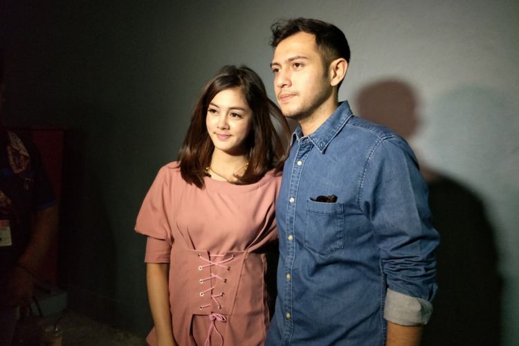 Rifky Balweel dan Biby Alraen saat baru menikah.