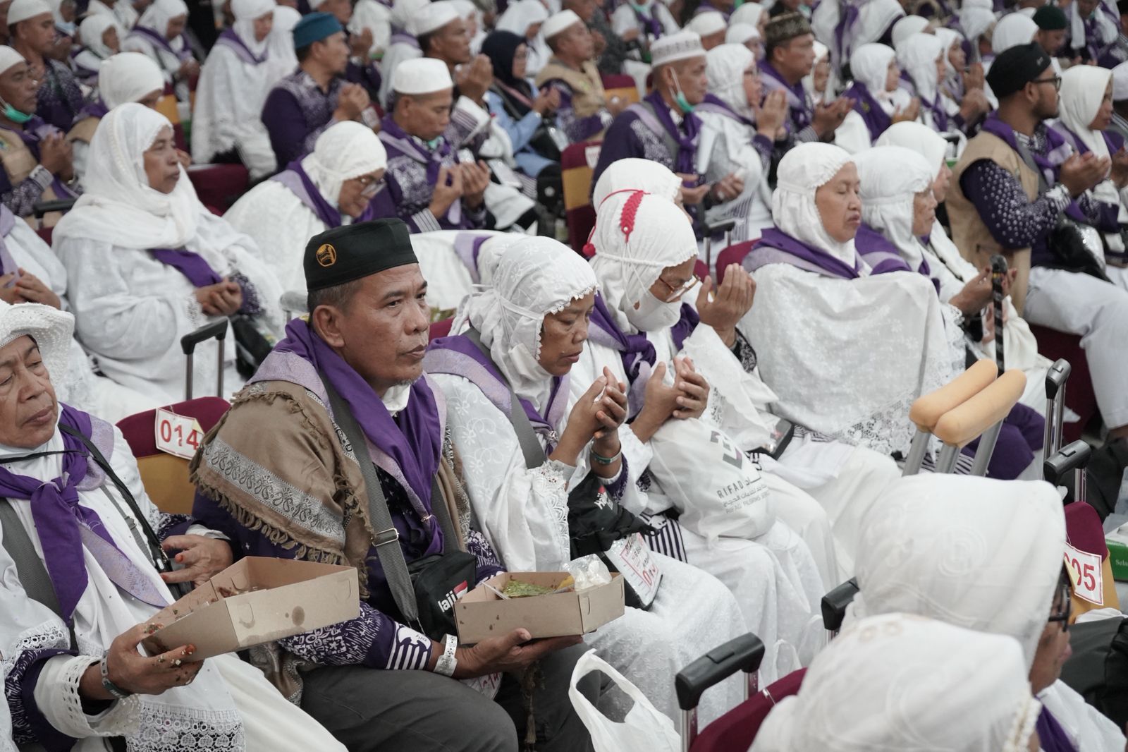 KLOTER: Jamaah haji kloter 12 sudah tiba di Medan dan akan bergerak ke Batubara.