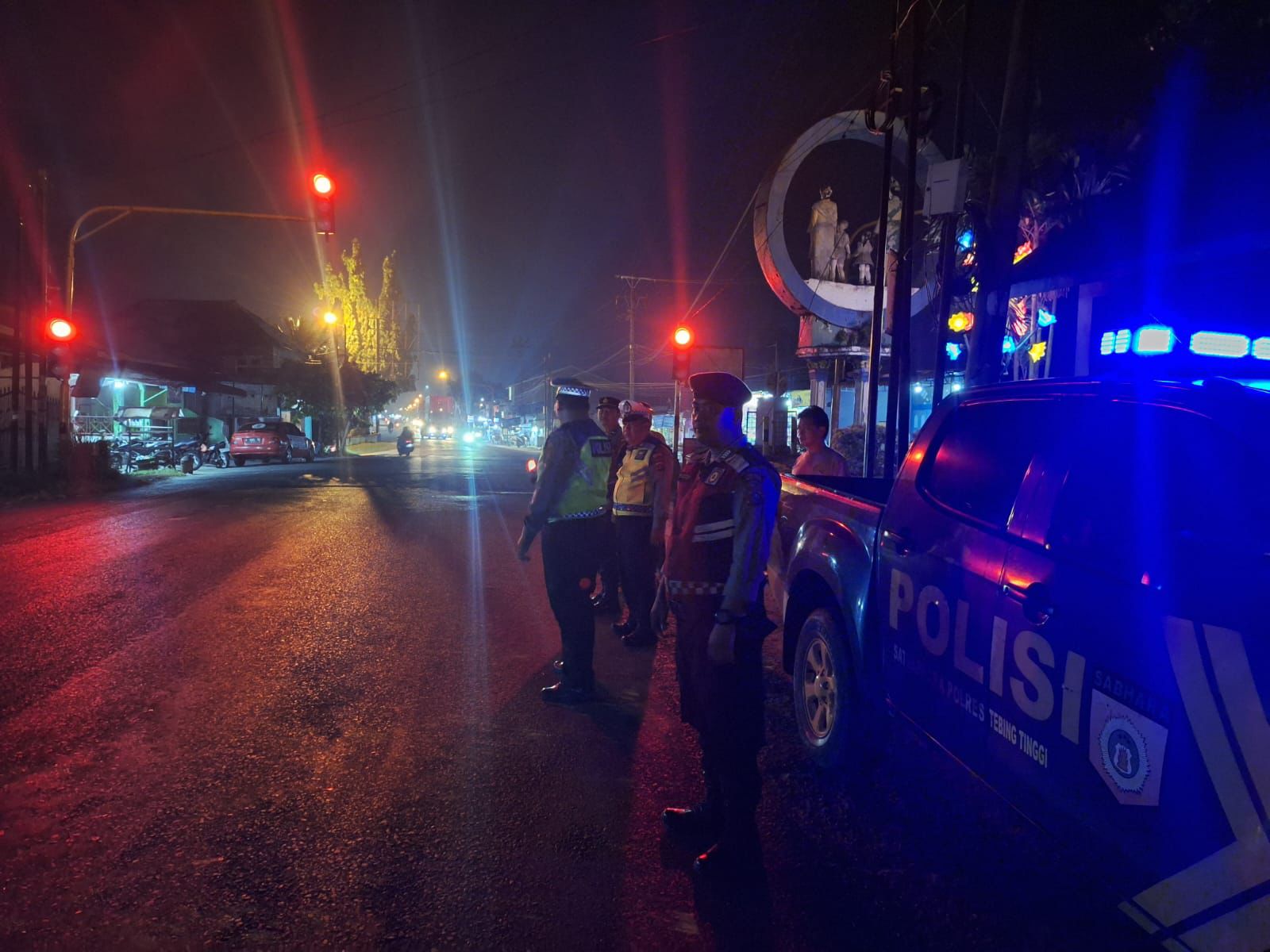 PATROLI: Jajaran Personel Polres Tebingtinggi melaksanakan kegiatan patroli dalam pencegahan aksi balap liar di wilayah hukum Polres Tebingtinggi.