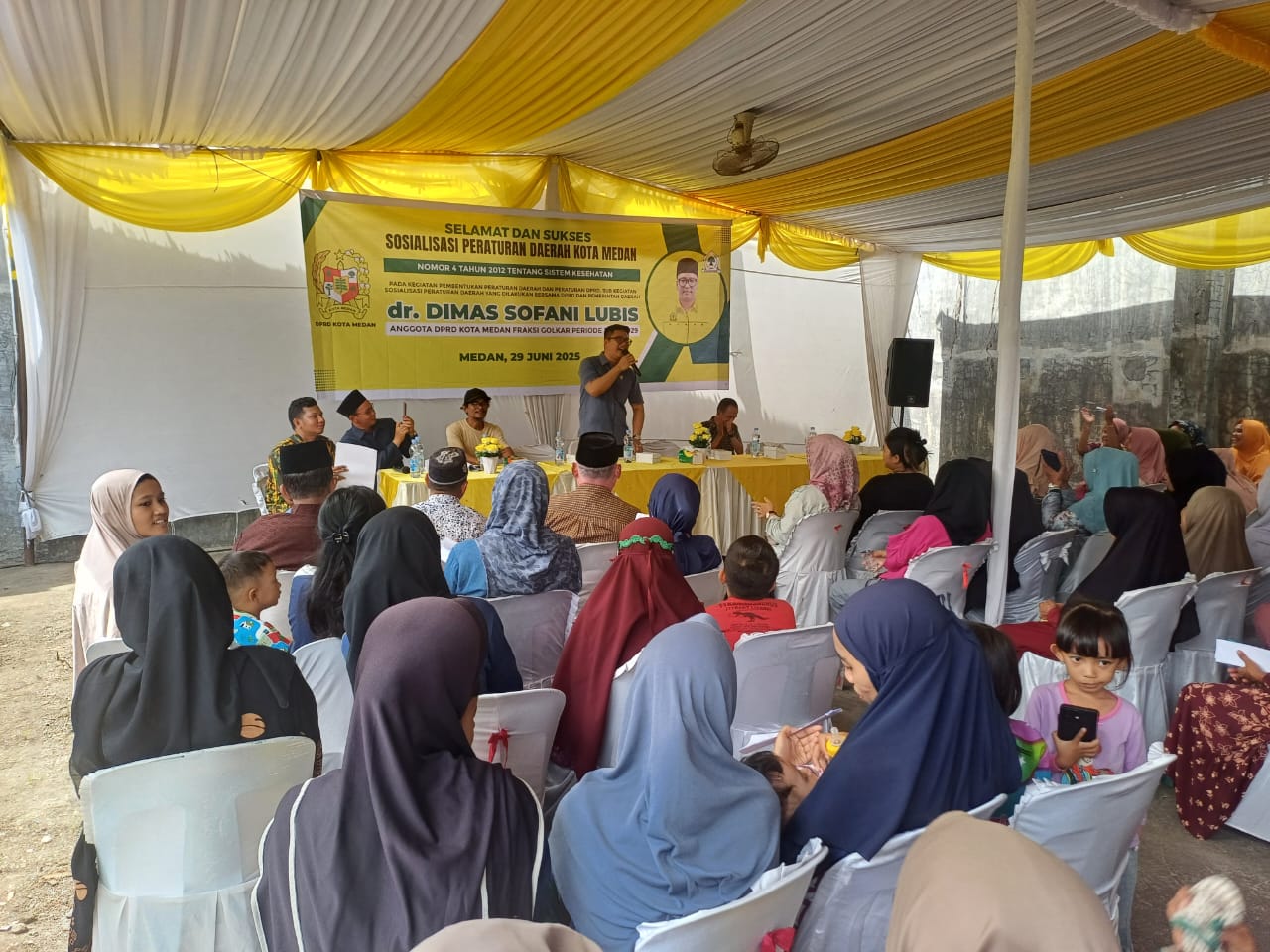 Anggota DPRD Medan Fraksi Golkar, dr Dimas Sofani Lubis menggelar Sosialisasi Perda Kota Medan No.4 Tahun 2012 tentang Sistem Kesehatan Kota Medan, Minggu (29/6/2025).(Markus Pasaribu/Sumut Pos)