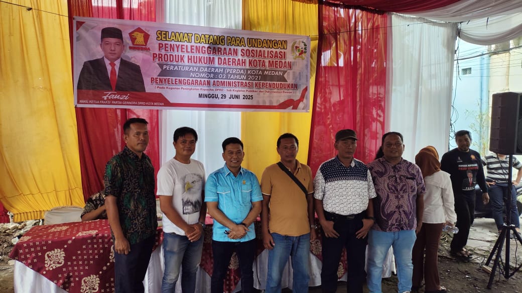 SOSPER" Fauzi diabadikan bersama dalam sosper  Produk Hukum Daerah Kota Medan Nomor: 3 Tahun 2021. foto: Istmewa/Sumut Pos