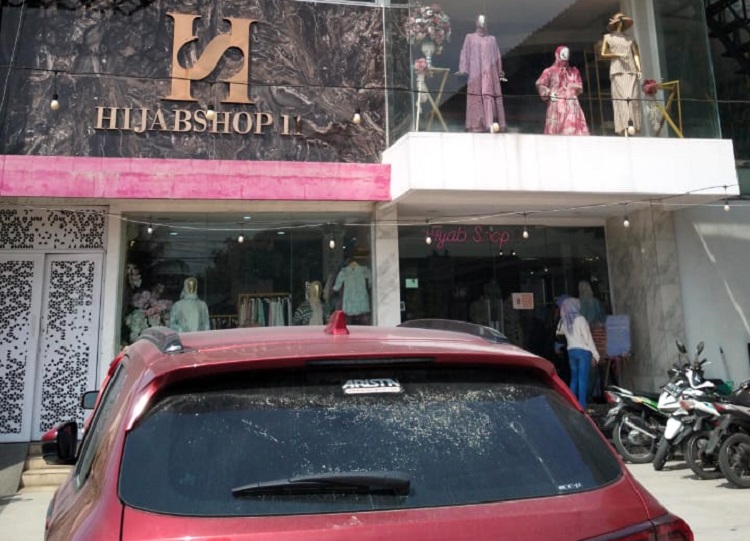 Butik Hijab Shop11 Jalan Perintis Kemerdekaan No 76, Pahlawan, Kecamatan Binjai Utara, Kota Binjai, Sumatera Utara.