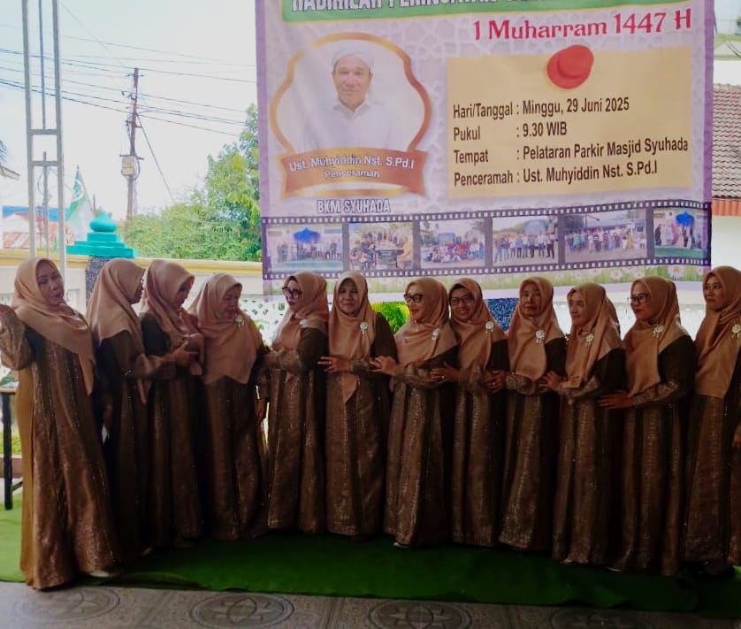 MARHABAN: Grup Marhaban Miftahul Jannah pada peringatan Tahun Baru Islam di Masjid Syuhada Sempakata Medan, Ahad (29/6). (ISTIMEWA/SUMUT POS)