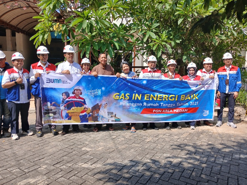 GAS In: Area Head PGN Medan, Agus kurniawan dan jajaran saat gas in GasKita di Komplek Citra Wisata, Medan, Senin (30/6/2025).