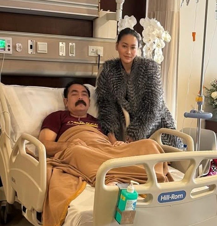 PERAWATAN: Adam Suseno menjalani perawatan di rumah sakit karena pembuluh darah di kakinya robek akibat tergores batu karang.