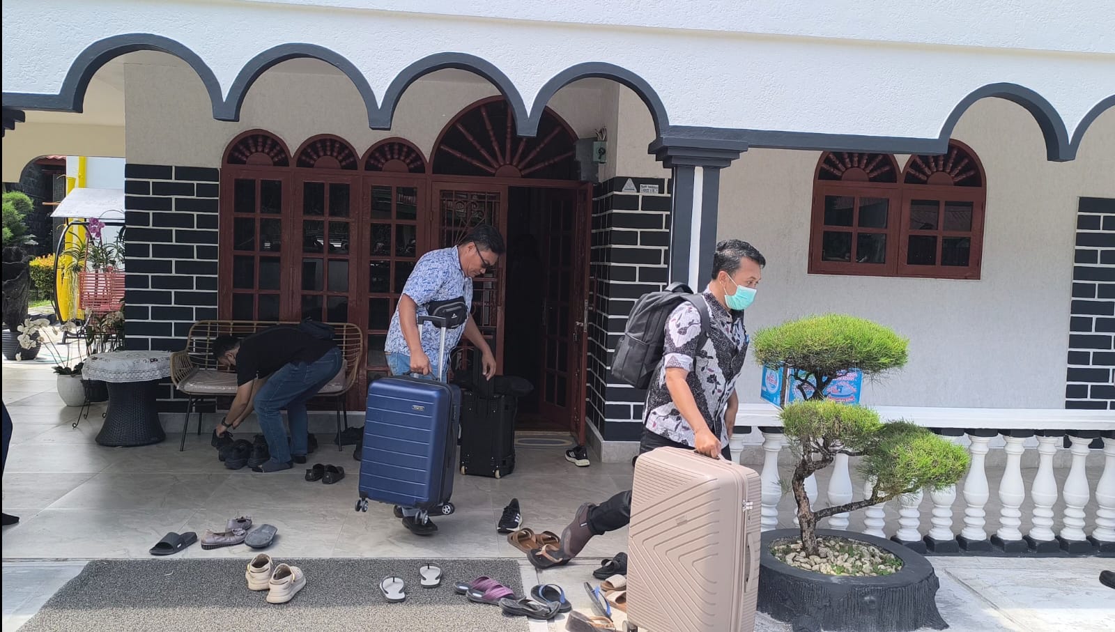 SITA: Penyidik KPK menyita sejumlah dokumen dari rumah Dirut PT DNG.