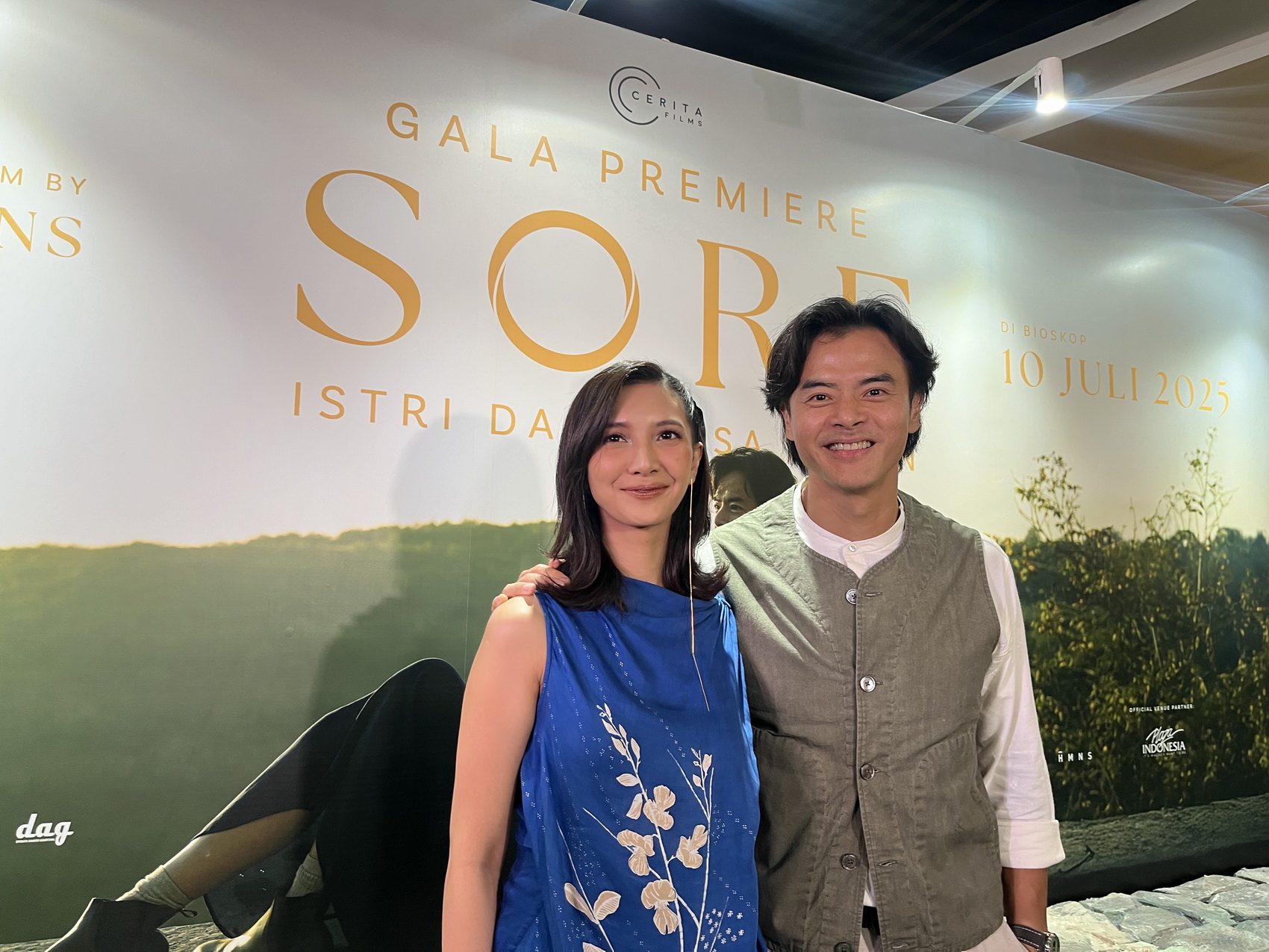 DARI SERIAL WEB : Sheila Dara Aisha dan Dion Wiyoko dalam gala premiere SORE: Istri Dari Masa Depan Rabu (2/7) malam. 