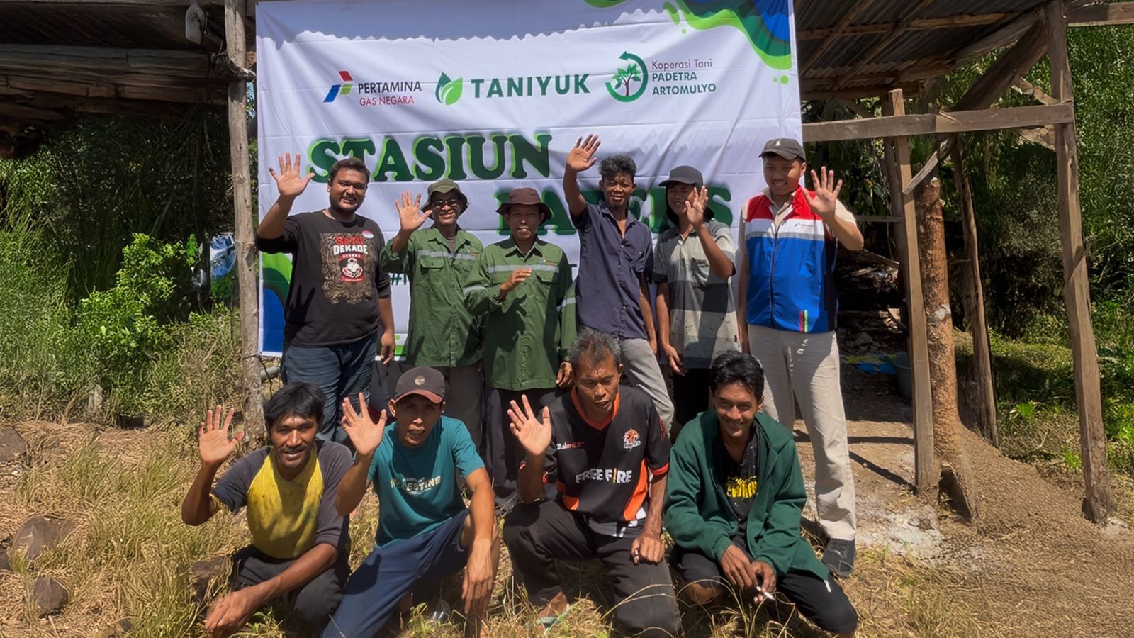 DUKUNG: PGN mendukung petani karet di Pagardewa ke digitalisasi untuk mencatat hasil panen. (Dok: PGN)