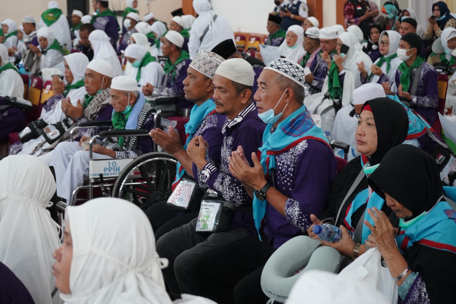 TIBA: Jamaah haji Kloter 22 tiba di tanah air dengan selamat, Selasa (8/7).