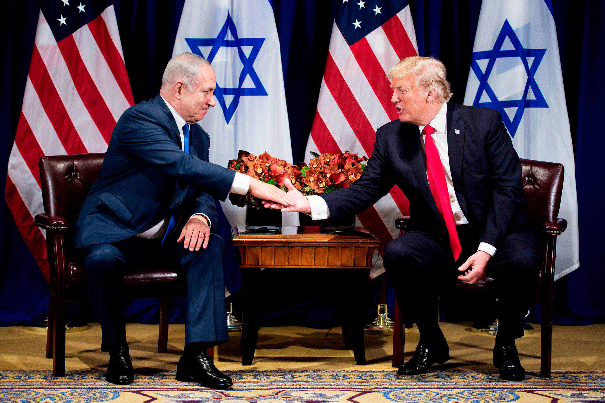 BERUNDING: Trump (kanan) bertemu Netanyahu beberapa waktu lalu.