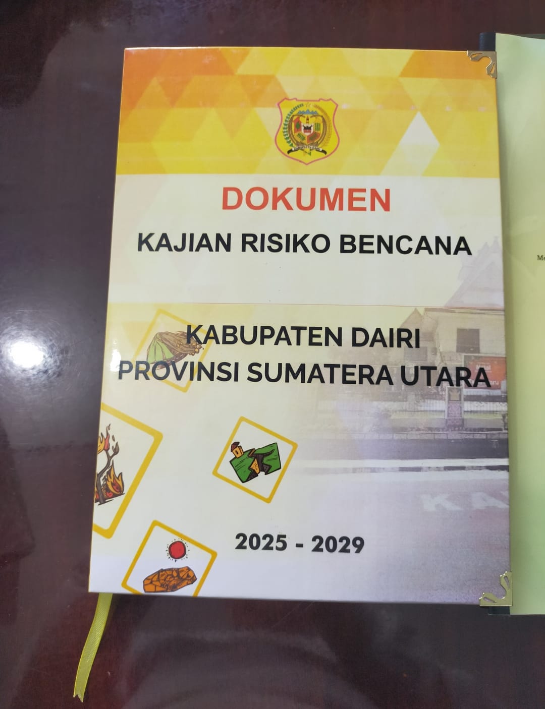 DOKUMEN KRB: Buku Kajian Resiko Bencana disusun BPBD Dairi tahun anggaran 2024 dan menghabiskan anggaran sebesar Rp280 juta.