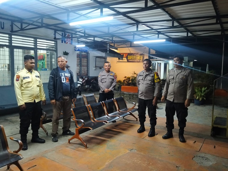 PATROLI: Personel Polsek Merbau saat melaksanakan patroli Blue Light. (Dok: istimewa)