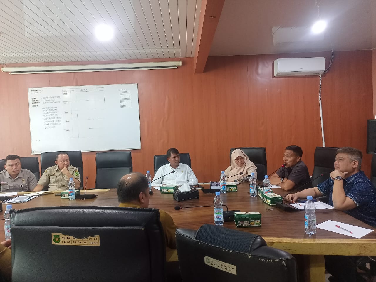 KUNJUNGAN: Ketua Komisi IV DPRD Medan, Paul Mei Anton Simanjuntak saat berkunjung ke RS Colombia Asia, Senin (14/7/2025) sore.