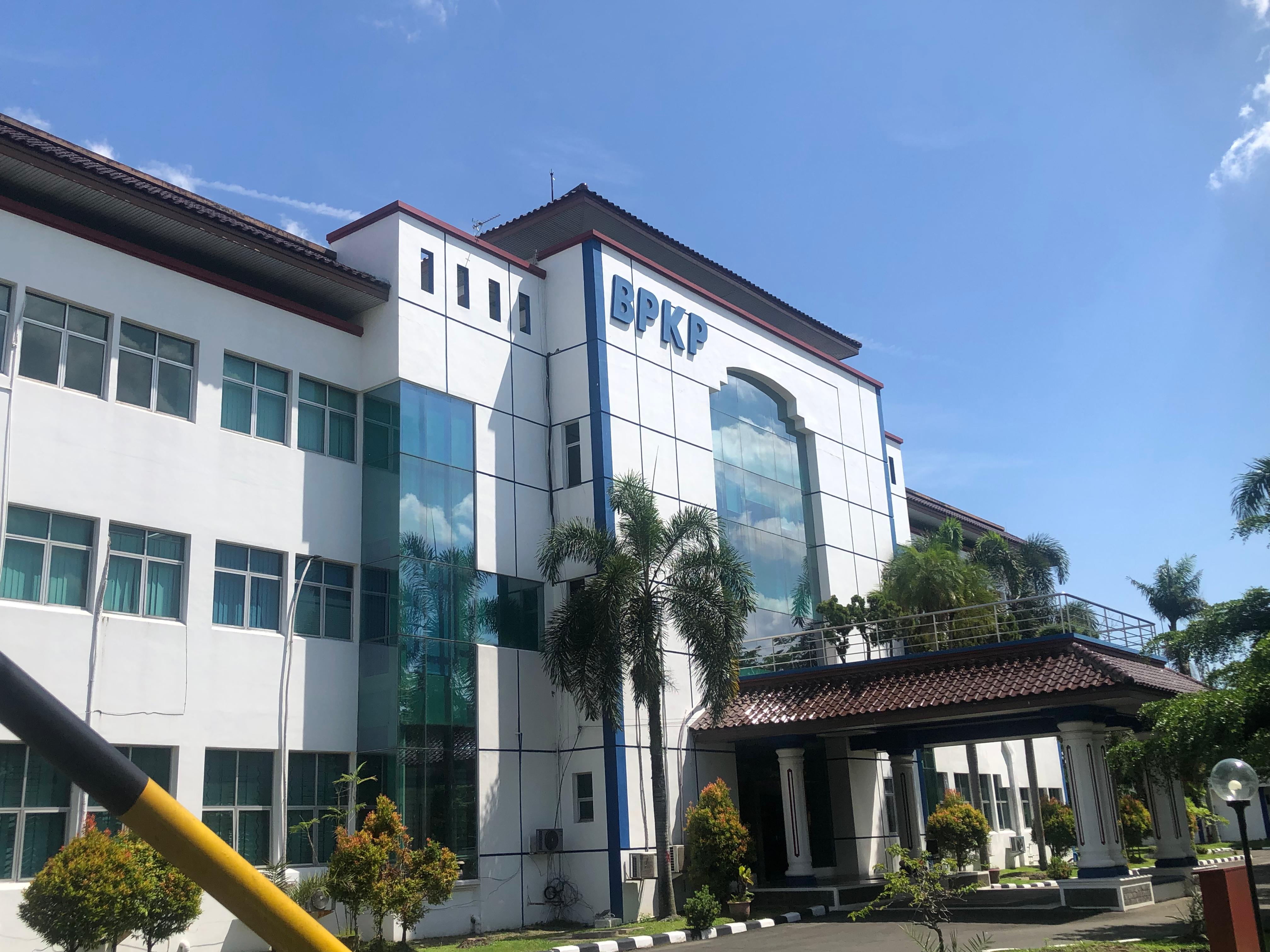 KPK kembali menambah delapan saksi terkait tindak lanjut Operasi Tangkap Tangan (OTT) yang dilakukan oleh mantan Kadis PUPR Sumut, Topan Ginting di Gedung BPKP Medan, Kamis (17/7/2025).