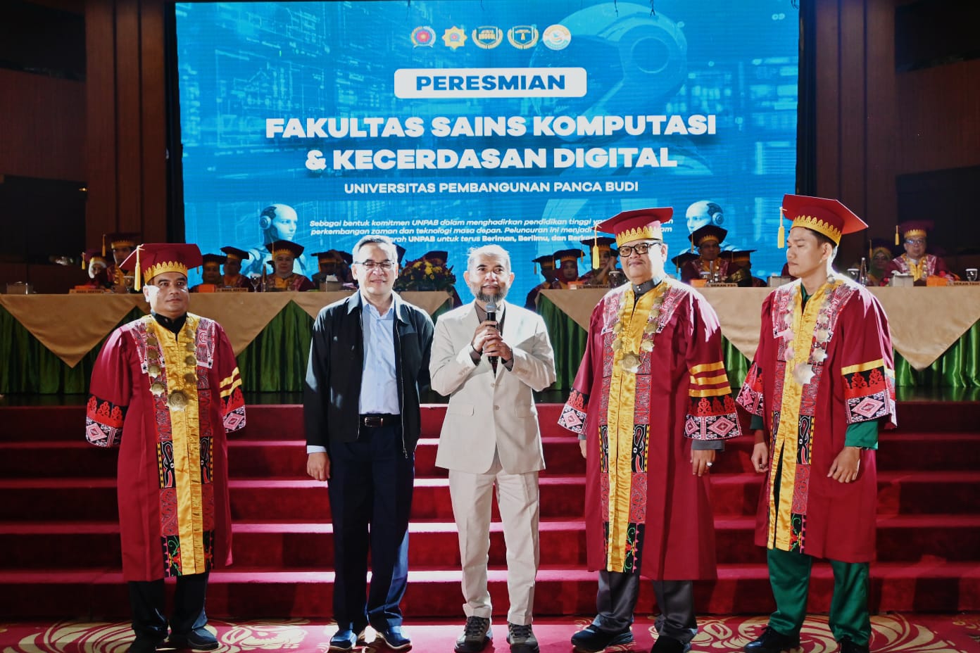 FAKULTAS BARU: Prof Dr Mukhamad Najib MM (2 kiri) dan Dr Ir HM Budi Djatmiko MSi MEI (tengah) meresmikan Fakultas Sains Komputasi dan Kecerdasan Digital Unpab.