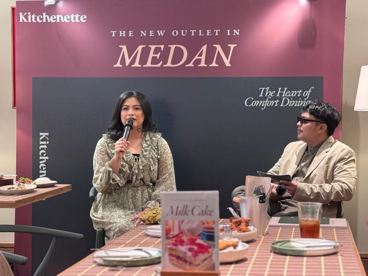 HADIR: Marketing Manager Brand Ismaya Group, Arannisa Saad saat menghadiri pembukaan Kitchenette di Medan, Minggu (20/7/2025).