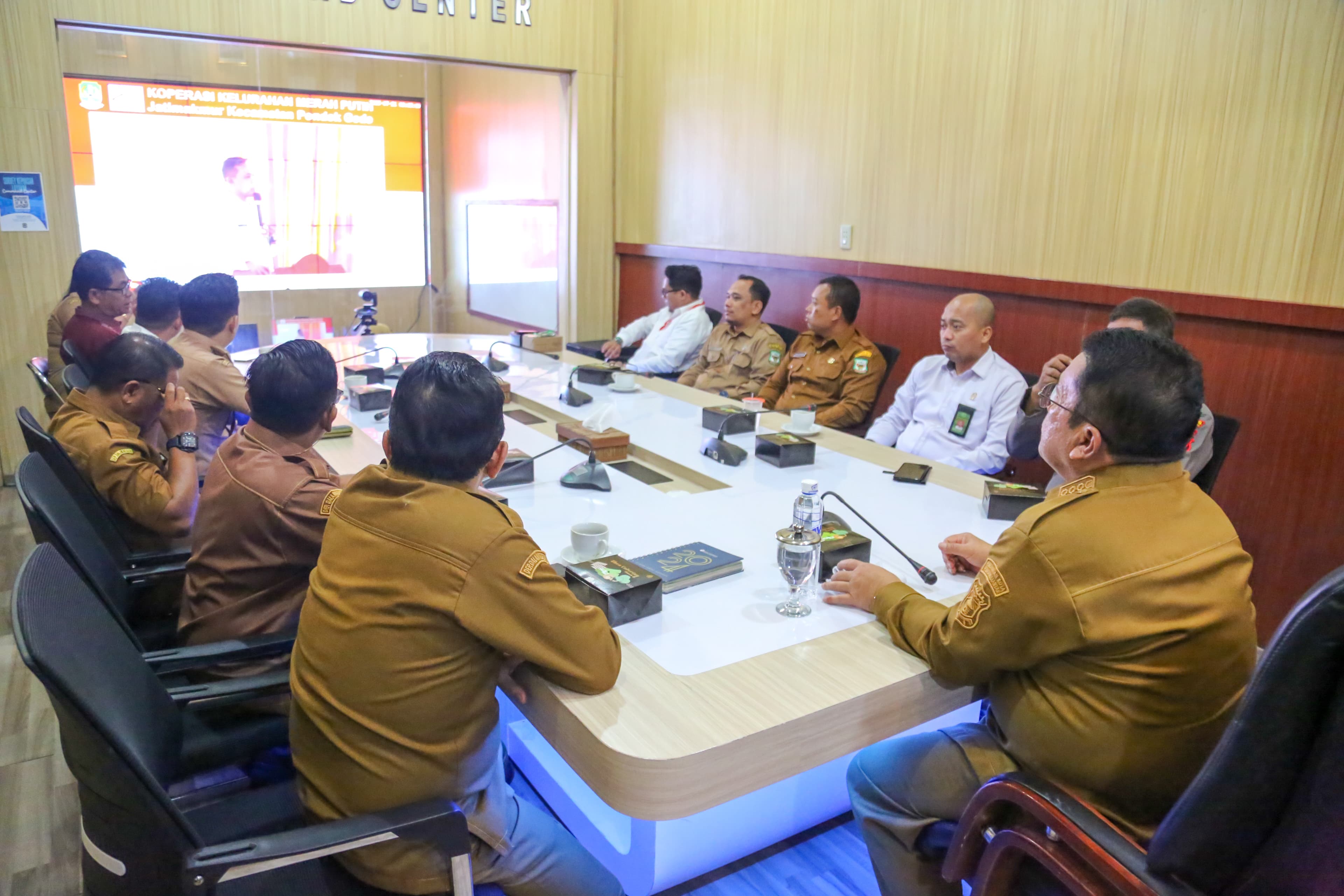 IKUTI: Wali Kota Pematangsiantar Wesly Silalahi mengikuti acara peluncuran 80.081 Koperasi se-Indonesia secara daring.