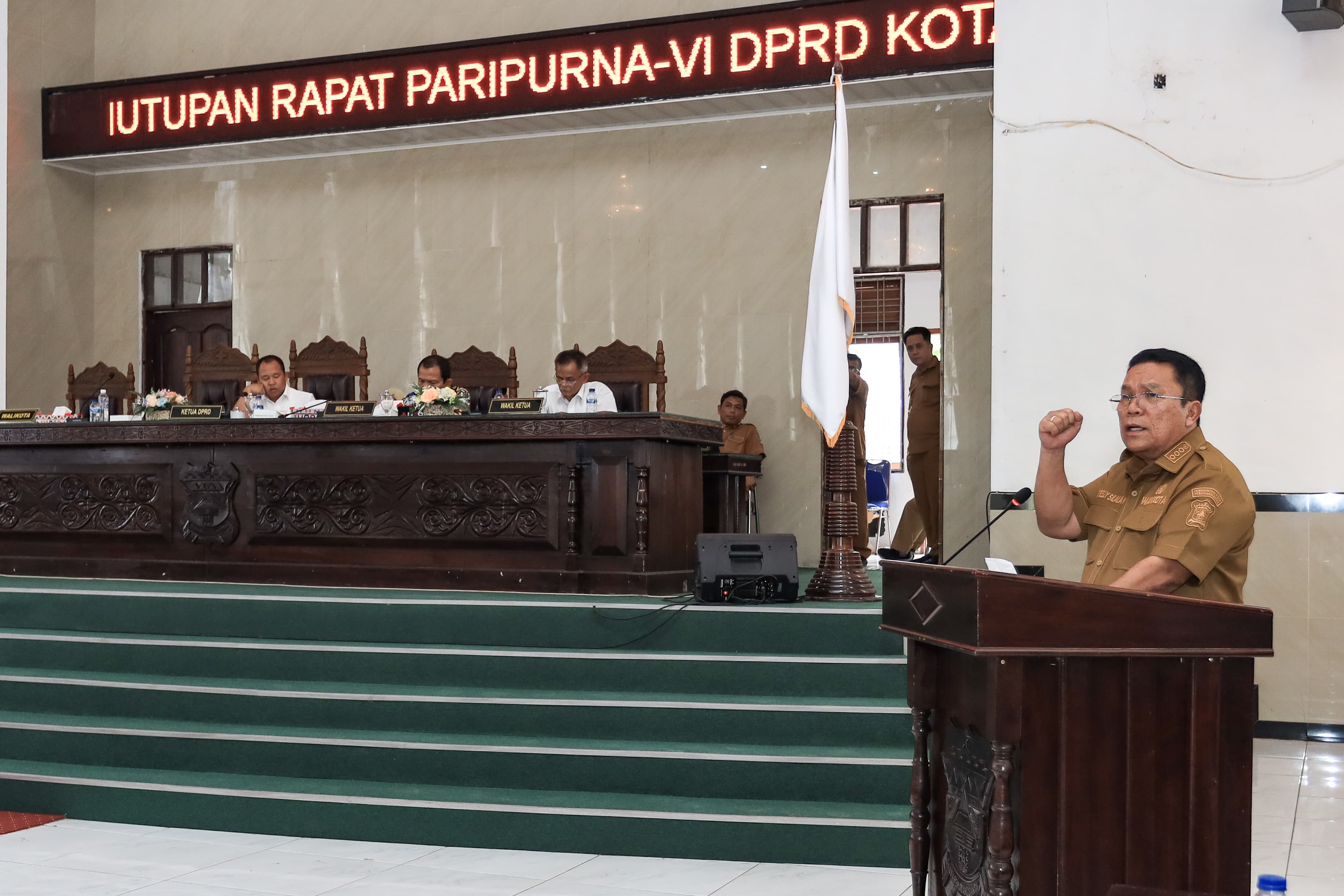 Wali Kota Siantar Wesly Silalahi ikuti Penutupan Rapat Paripurna IV DPRD Kota Pematangsiantar Tahun Dinas 2025 tentang Pertanggungjawaban Pelaksanaan APBD 2024.