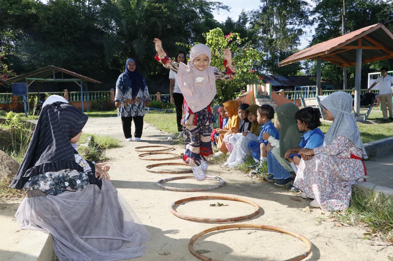 Tanoto Foundation mendorong perubahan sistem dalam bidang pendidikan dan kesehatan, serta berinvestasi pada pengembangan anak usia dini melalui program Siapkan Generasi Anak Berprestasi (SIGAP).