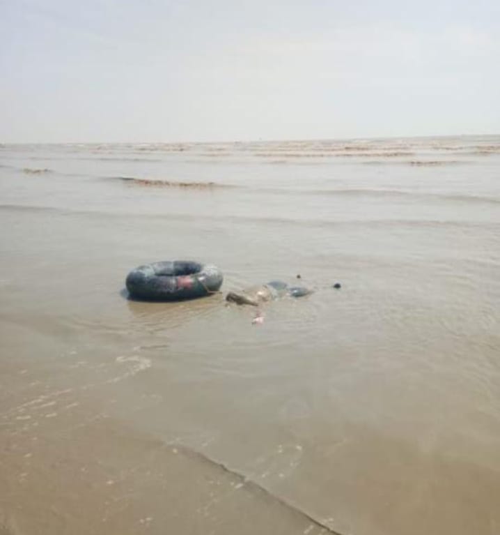 DITEMUKAN: Mayat Ervina saat di temukan di bibir pantai.