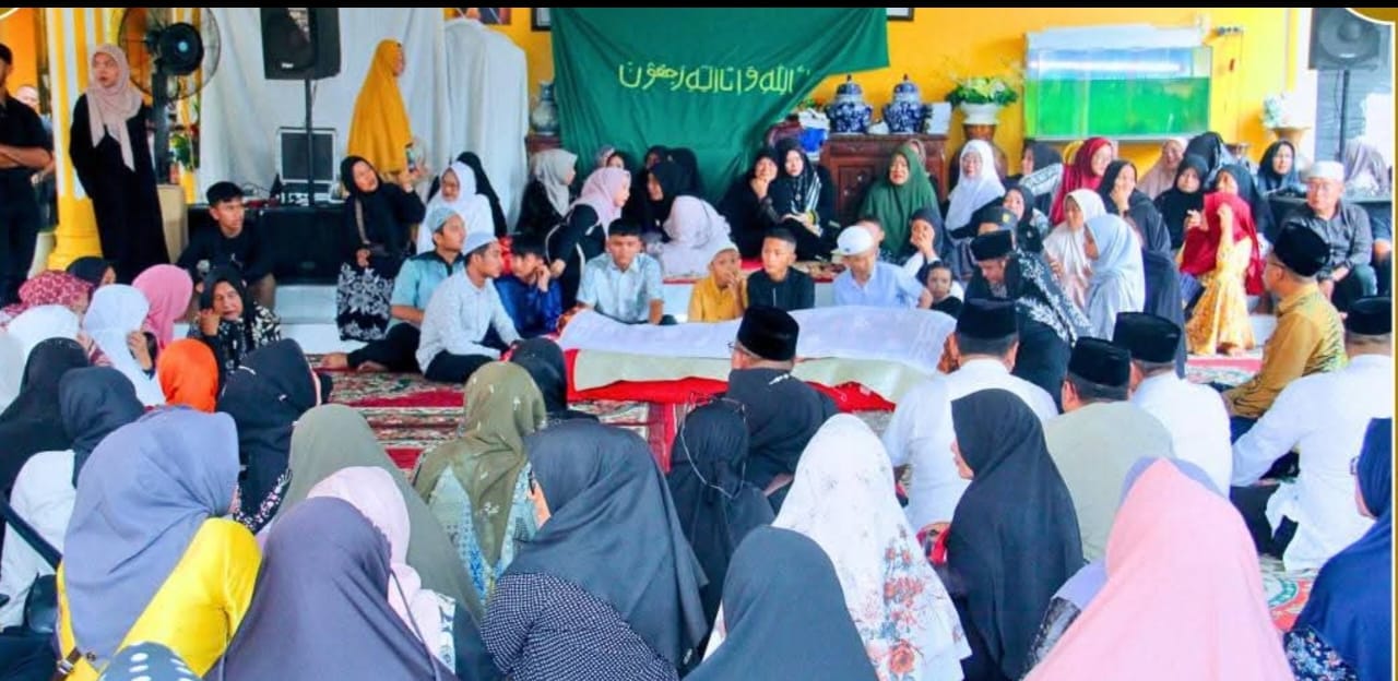 TAKZIAH: Bupati Labuhanbatu melakukan takziah atas meninggalnya tokoh masyarakat dan tokoh pemuda Labuhanbatu H Freddy Simangunsong