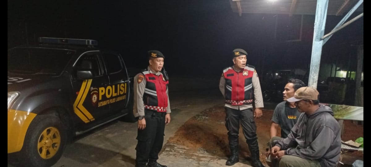 IMBAU: Satgas Preventif Operasi Patuh Toba 2025 Polres Labuhanbatu melaksanakan kegiatan sosialisasi dan imbauan kepada para pengguna jalan