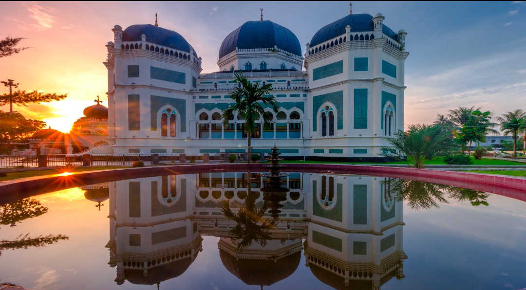 Masjid Raya Medan termasuk destinasi wisata di kota medan yang paling banyak dikunjungi.&nbsp;chat&nbsp;gbt