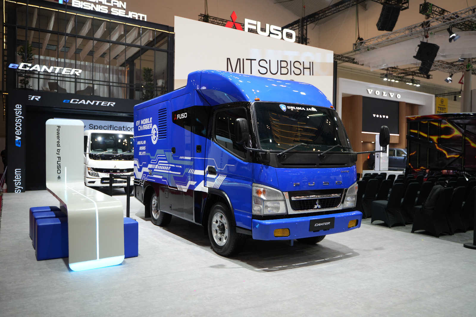 EV Mobile Charger yang Terpajang pada Both Mitsubishi Fuso di GIIAS 24 juli - 3 Agustus 2025.