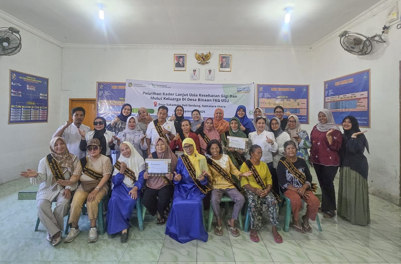 Kader Lansia Kesehatan Gigi dan Mulut Keluarga foto bersama usai pelantikan di Balai Desa Sukamaju, Kabupaten Deli Serdang, Rabu (23/7/2025)