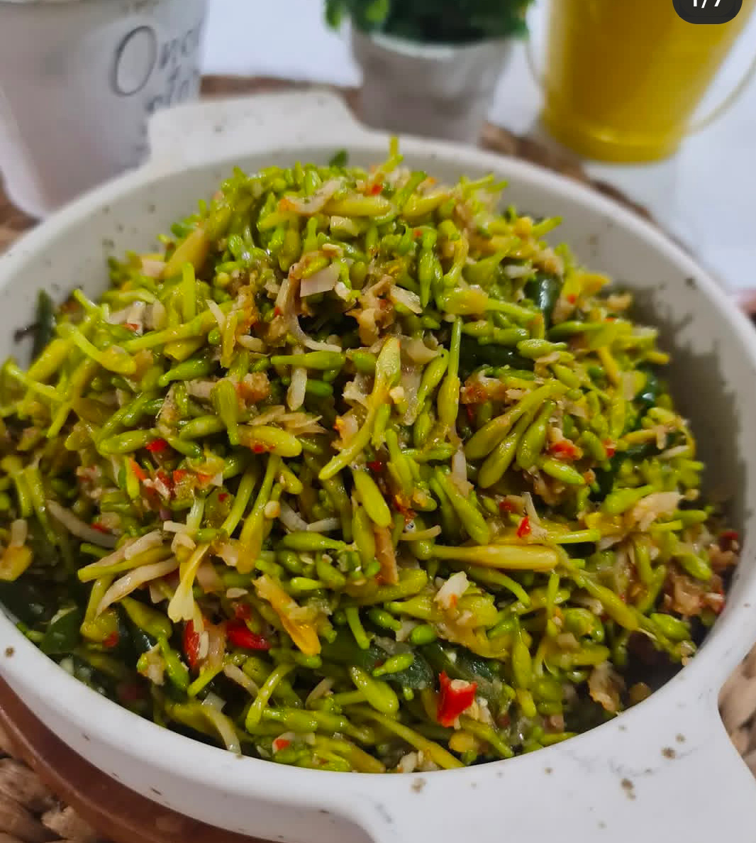 Menu Daun Pepaya. foto : Instagram Mattan-Chai.