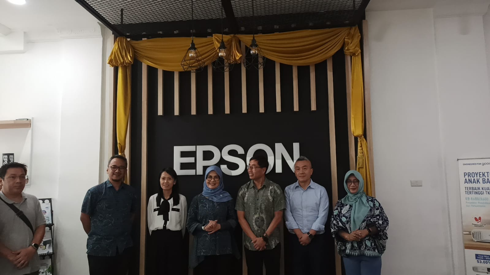 RESMIKAN: Epson Indonesia  meresmikan pembaruan fasilitas Epson Solution Center yang berlokasi  di Komplek Graha Niaga, Indonesia, Jl. Bambu II No.A-Medan.