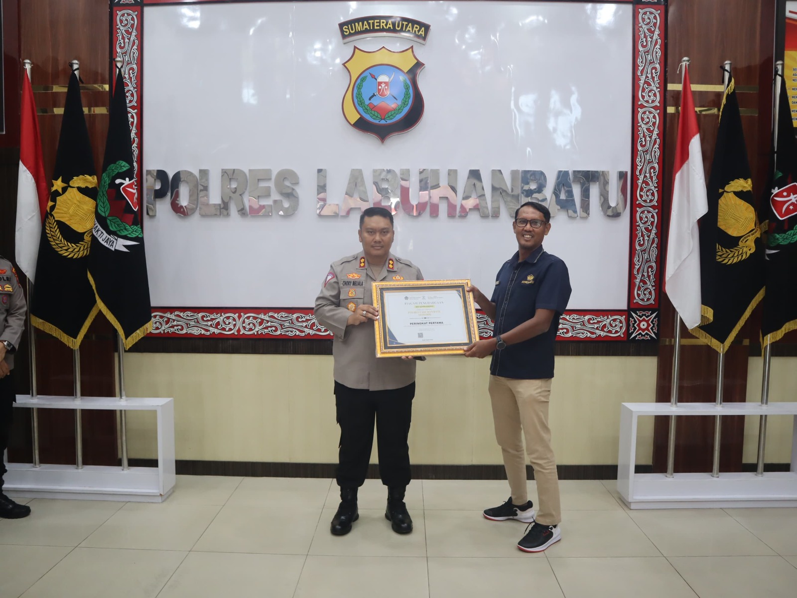 PENGHARGAAN: Kapolres Labuhanbatu menerima Piagam Penghargaan KPPN Rantauprapat Award 2025 Kategori Peringkat 1 IKPA Semester I Tahun Anggaran 2025