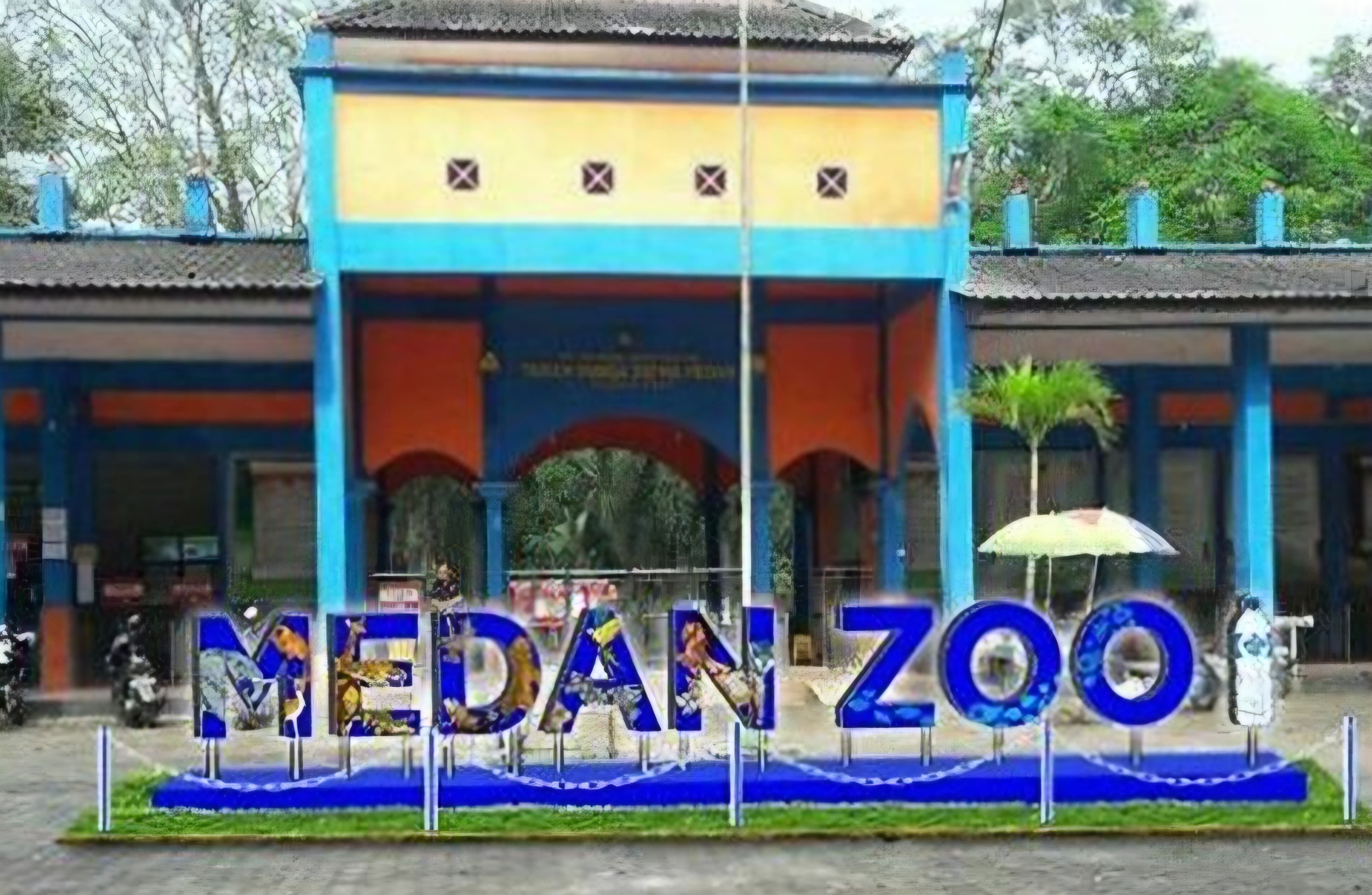 Kondisi suasana Medan Zoo tampak dari luar.
