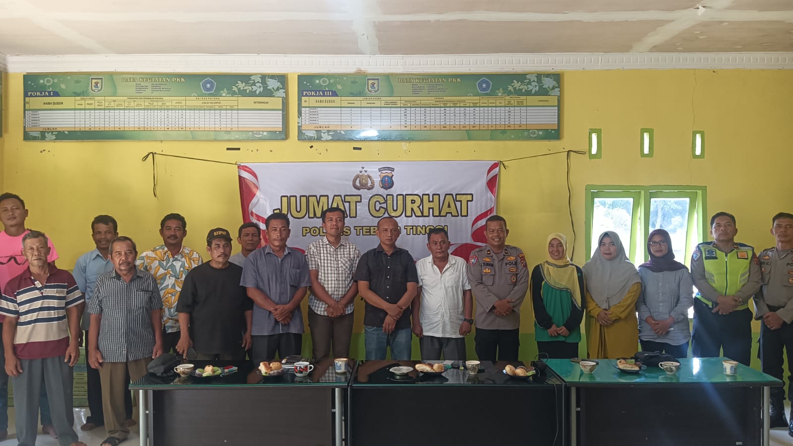 CURHAT: Polres Tebingtinggi dipimpin Kasat Narkoba Iptu Jimmy R Sitorus melaksanakan kegiatan Jumat Curhat di Kecamatan Sipispis Kabupaten Serdang Bedagai.