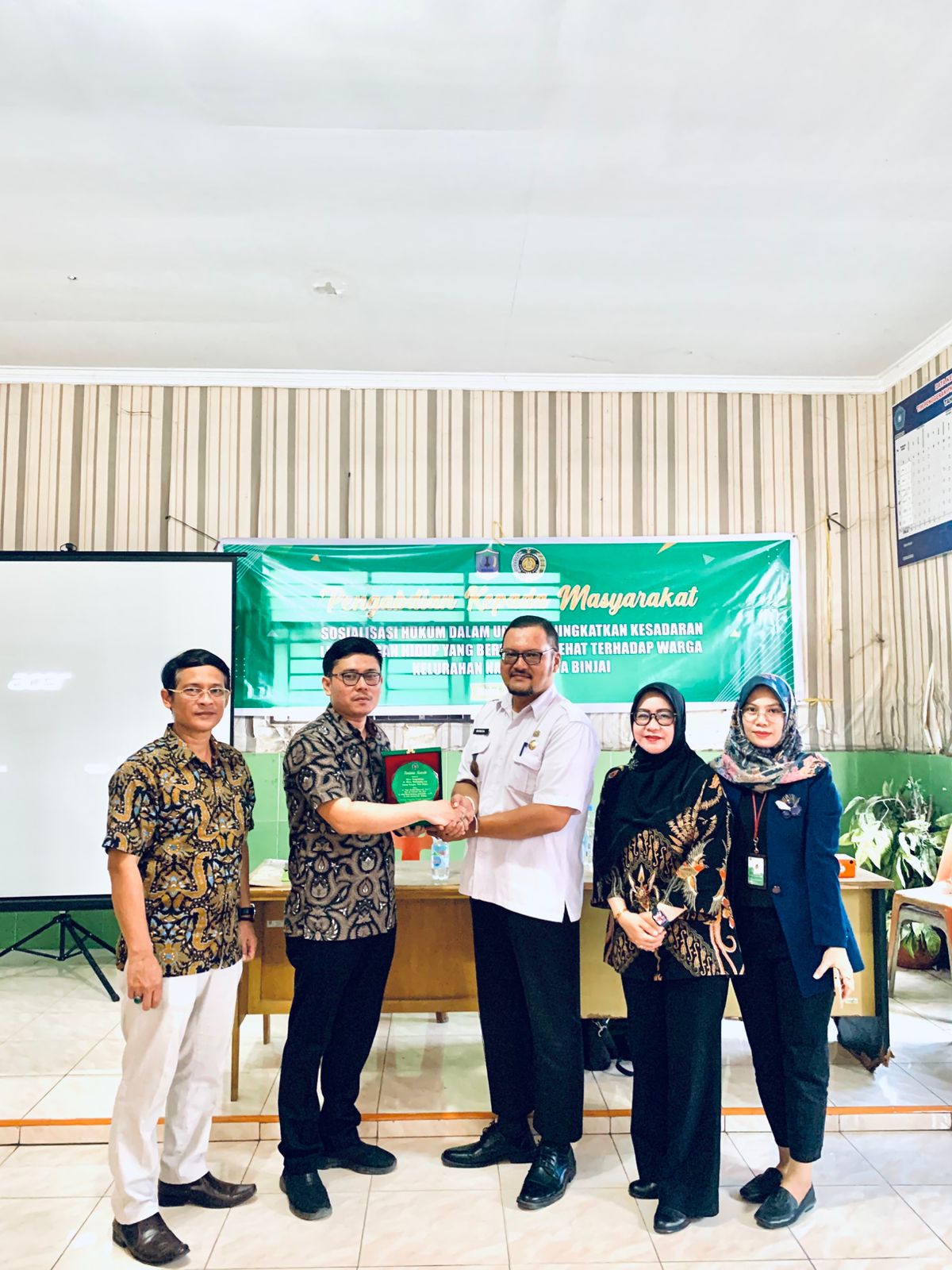 SOSIALISASI: Dosen USU saat memberikan sosialisasi hukum, di Kelurahan Nangka, Kota Binjai. (Dok: istimewa for Sumut Pos)