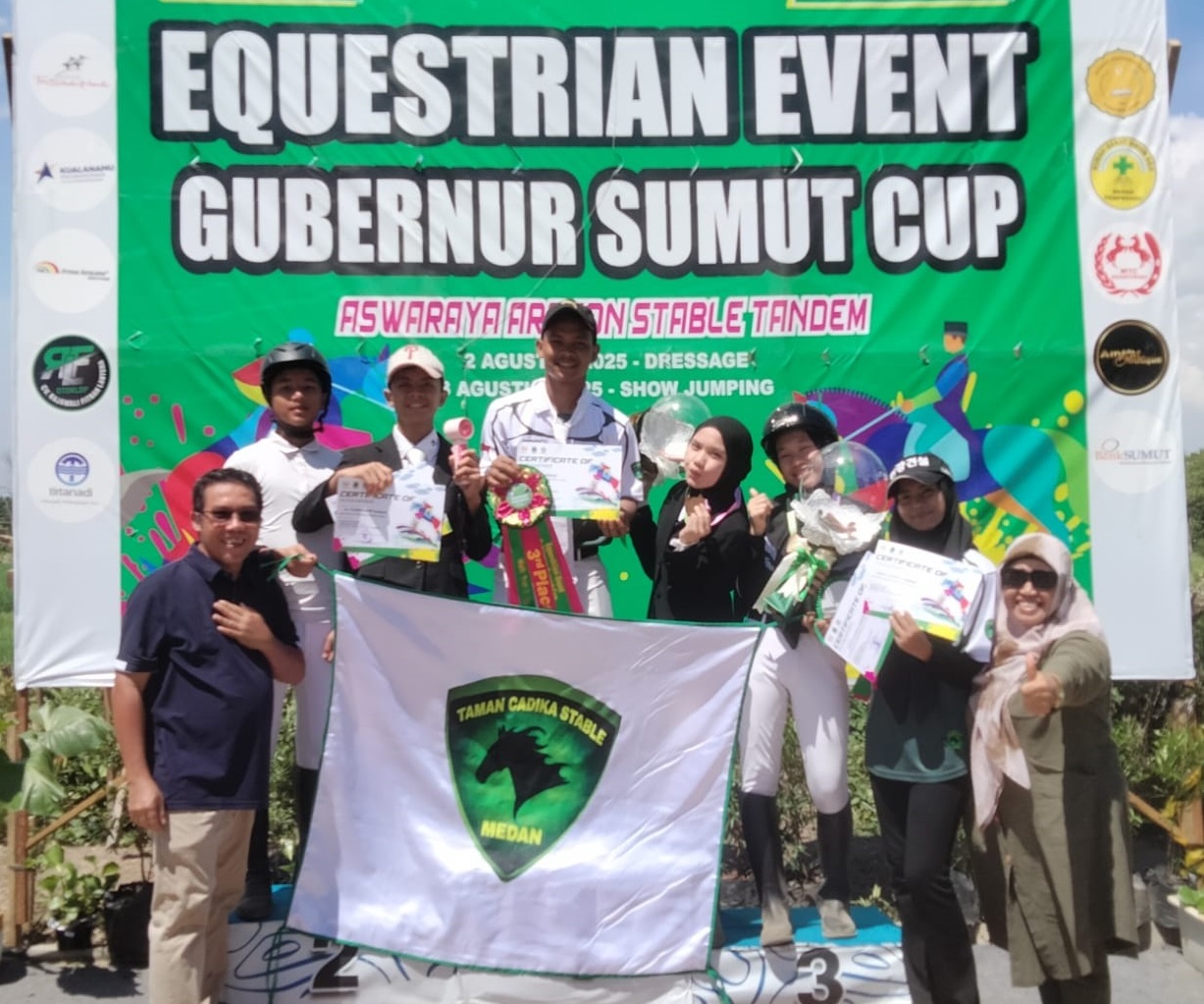Para atlet muda Taman Cadika Stable Medan meraih prestasi membanggakan pada Kejuaraan Equestrian Event Gubsu Cup 2025.&nbsp;(Dok&nbsp;Pribadi)