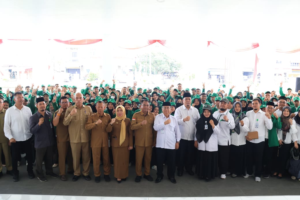 Bupati Sergai Darma Wijaya saat pelepasan mahasiswa KKN ke Desa .