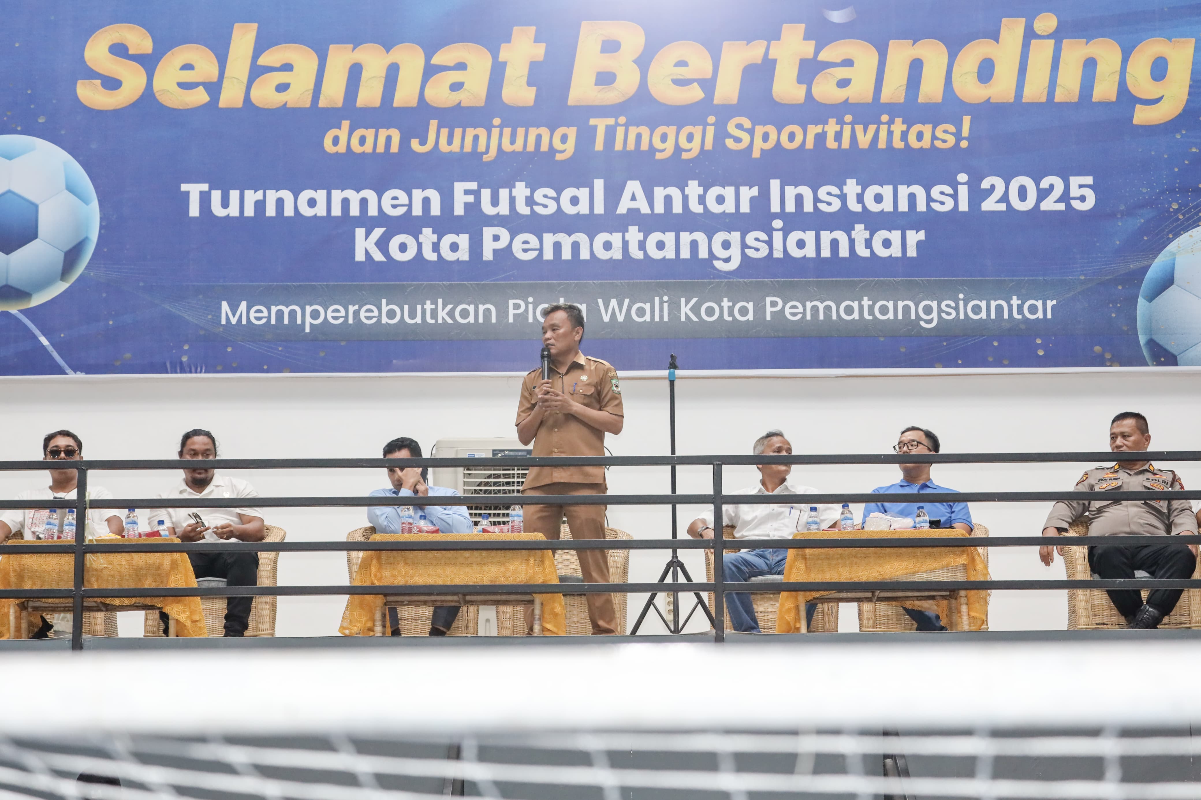 Pembukaan Turnamen Futsal di Gedung Olah Raga Suzuya Siantar.