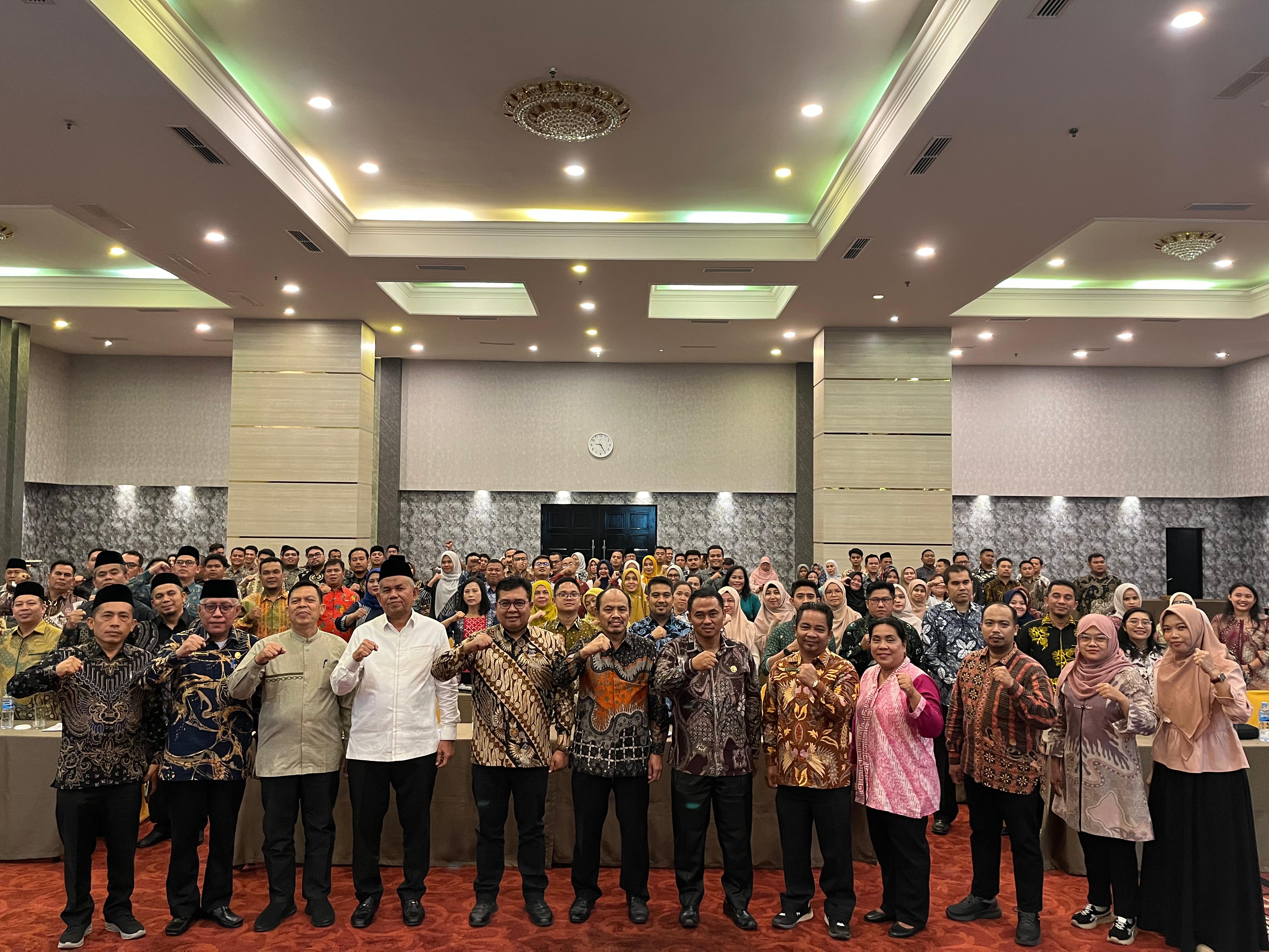 DIABADIKAN: Peserta kegiatan Penguatan Zona Integritas diabadikan.
